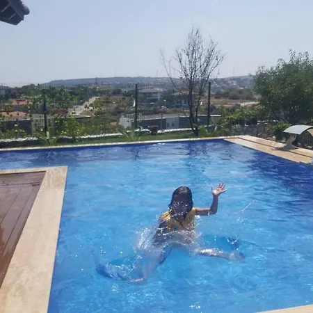 Hotel Luex Havuzlu Cesme