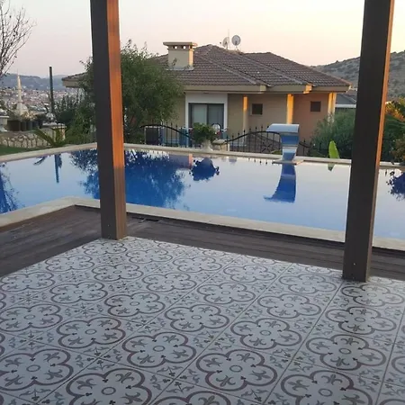 Luex Havuzlu Hotell Çeşme