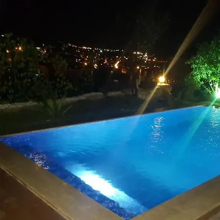Luex Havuzlu Hotell *