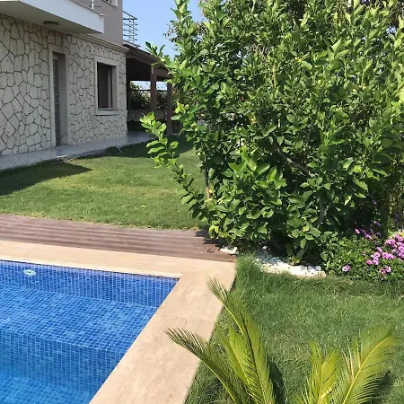 Luex Havuzlu Hotell Çeşme